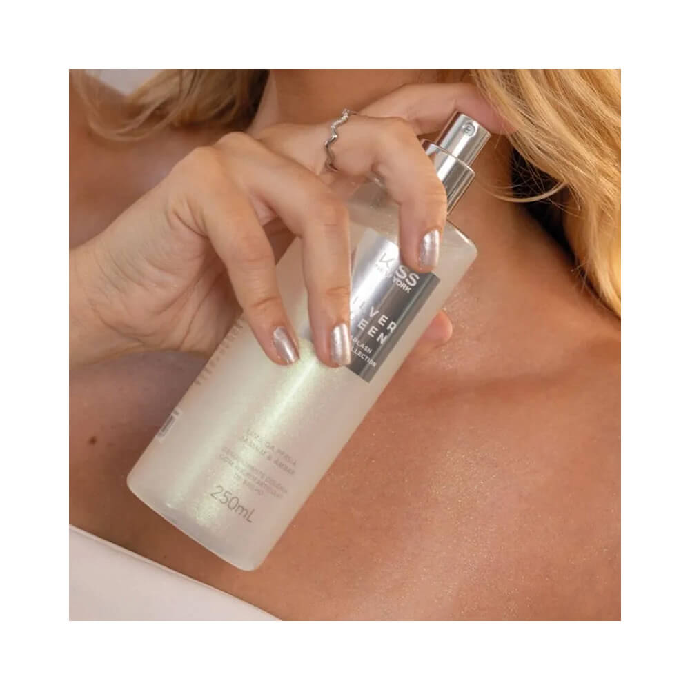 Frasco do Body Splash Kiss New York Shimmer Silver 250ml em destaque com fundo branco